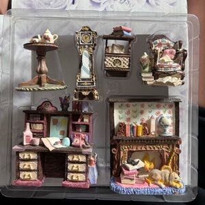 The cutest vintage mini furniture set, no chips, very good condition